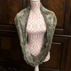 💖 beautiful loft soft scarf 🧣faux fur